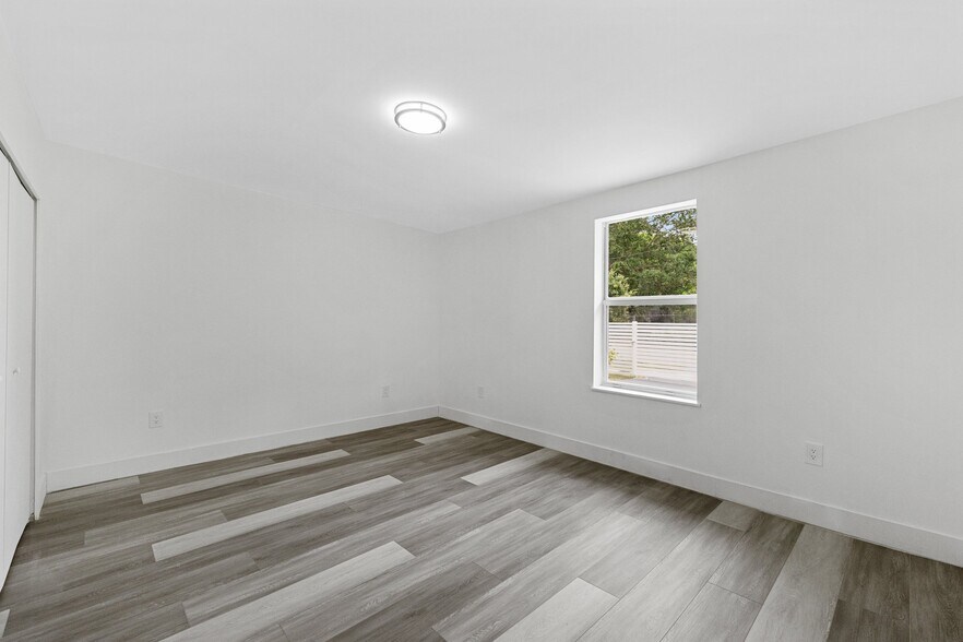 Building Photo - 2433 NW 97th St