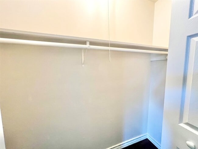 Building Photo - 1010 15th Ave N