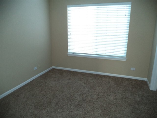 Building Photo - 2422 Claremont Ln