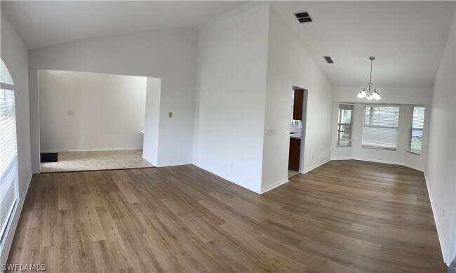 Building Photo - 9758 Country Oaks Dr