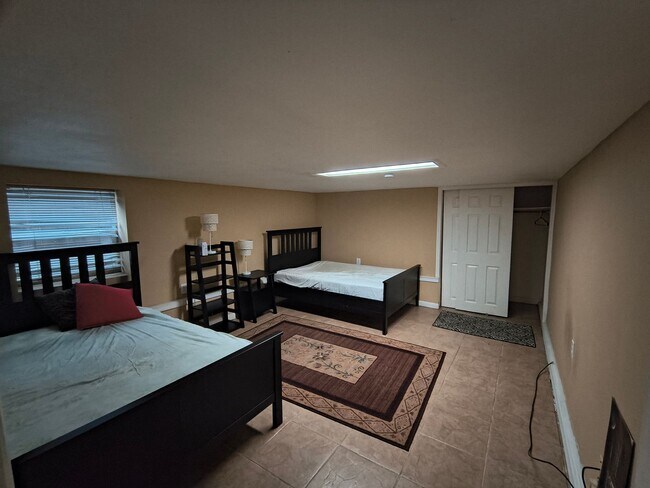 Building Photo - Cozy 3 BD/2 BATH Single Family Home With 2 Floors Located in Albany, Ca.