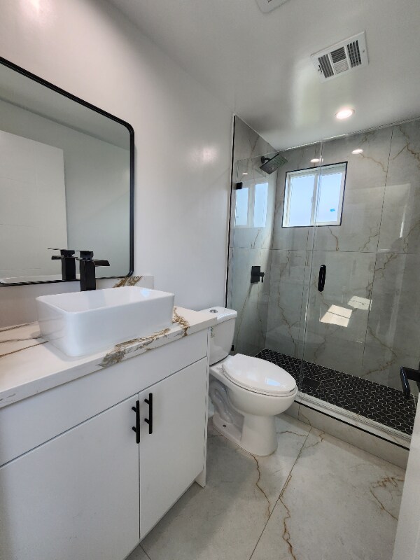 Building Photo - 2223 S Highland Ave