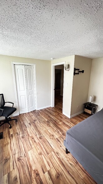 Building Photo - 1104 E Genesee St