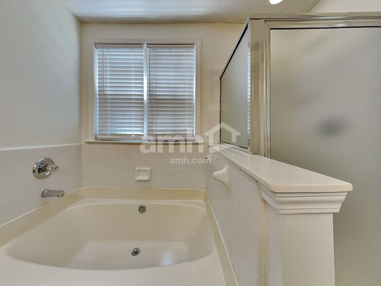Building Photo - 5 Boysenberry Dr