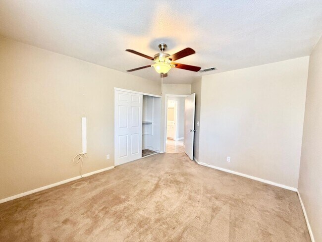 Building Photo - Amazing Peccole Ranch Home 4 beds & Pool