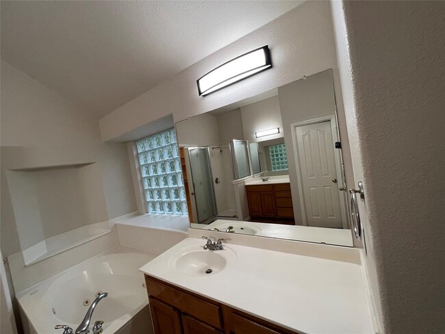 Building Photo - 2621 Sterling Panorama Ct