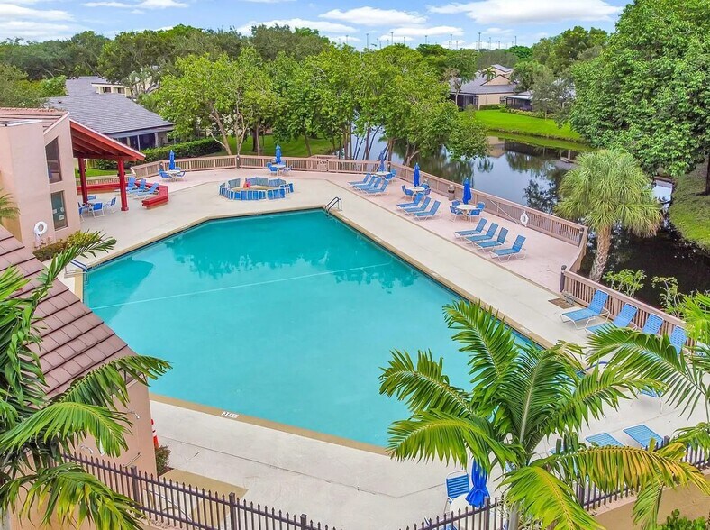 community pool - 9366 Chelsea Dr N