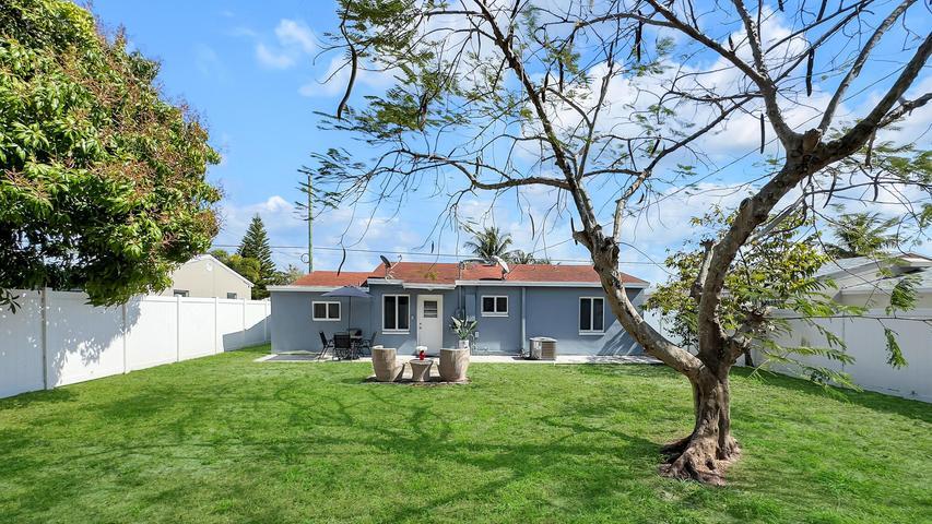 Building Photo - 3331 Lake Ave