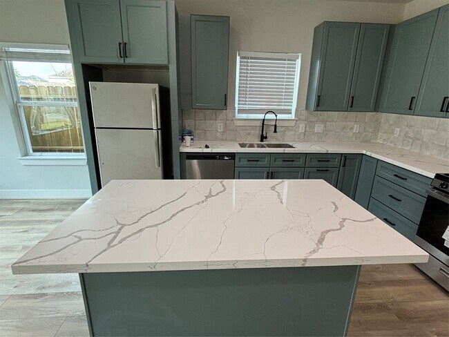 Building Photo - 3604 Dennis St