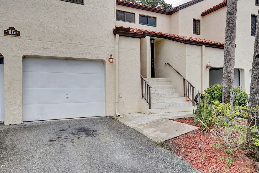 Building Photo - 16 Via de Casas Sur
