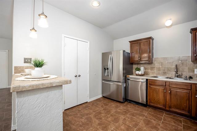 Building Photo - 756 River Garden Dr