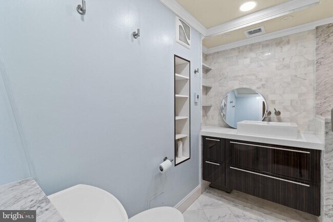 Building Photo - 1901 Walnut St