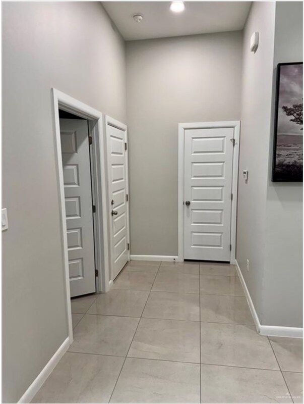 Building Photo - 3120 E Rabbit Run Ave