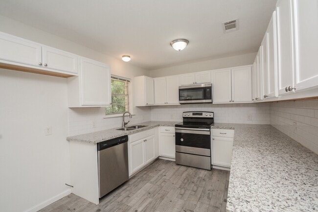 Building Photo - 1825 Live Oak Dr