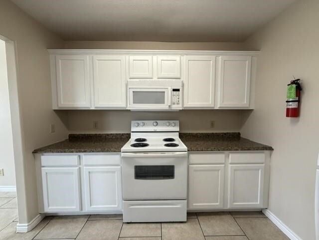 Building Photo - 2720 Camelot Dr