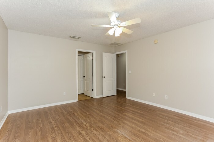 Building Photo - 4652 Playschool Dr
