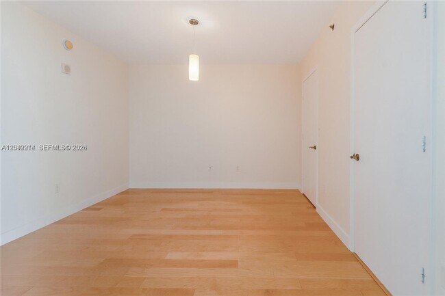 Building Photo - 17201 Collins Ave