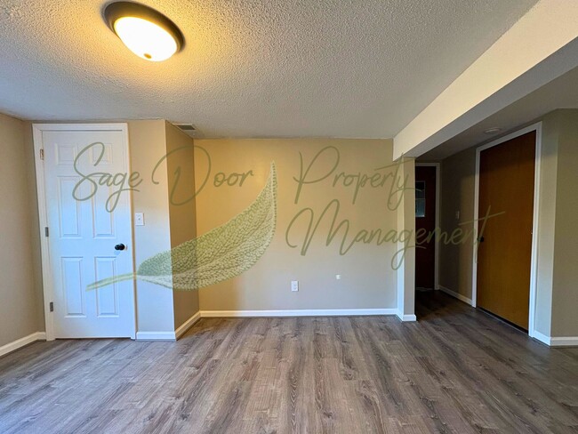 Building Photo - 1016-1018 SW Kingscross Rd