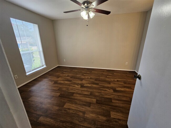 Building Photo - 18800 Egret Bay Blvd