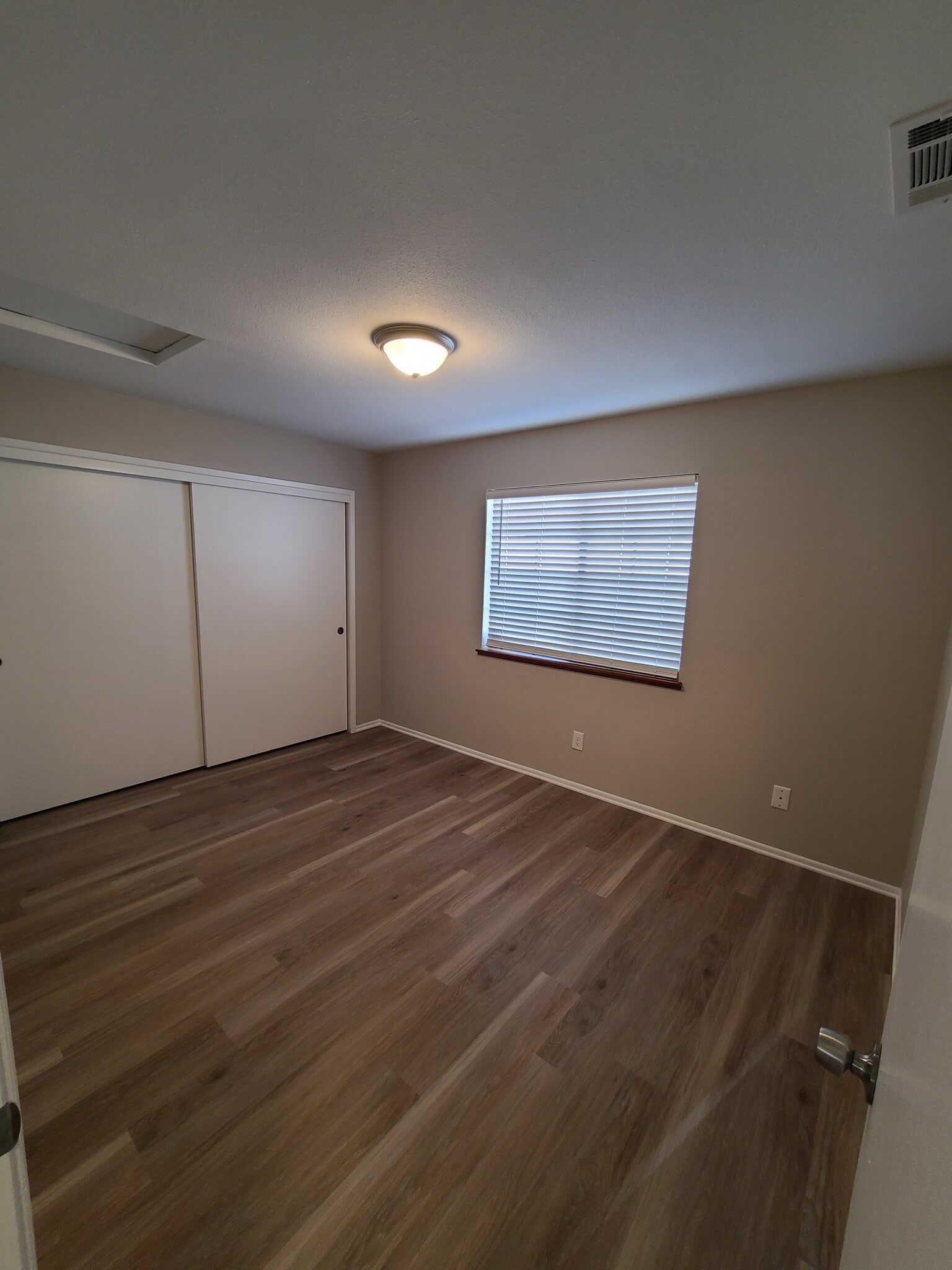 Master Bedroom - 9395 N Loop Blvd