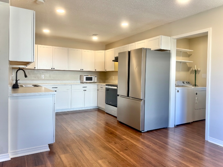 Building Photo - 3301 John Hancock Rd