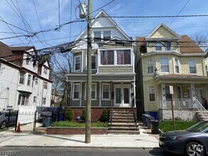 Building Photo - 48 Hazelwood Ave