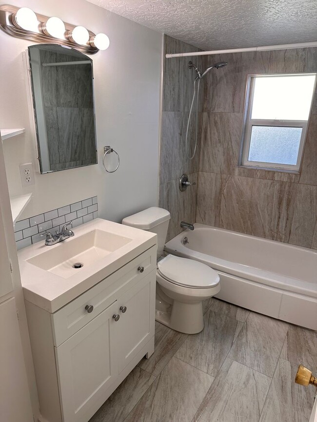 Building Photo - **RENTAL AVAILABLE**  Beautiful 2 Bedroom ...