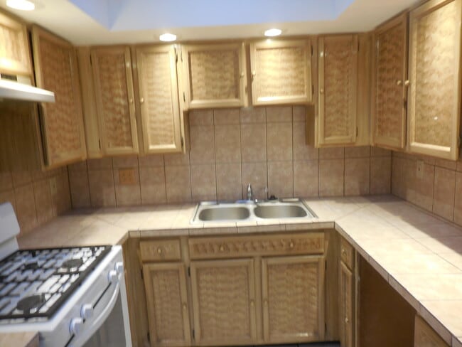 Building Photo - 3110 Isla Marino St