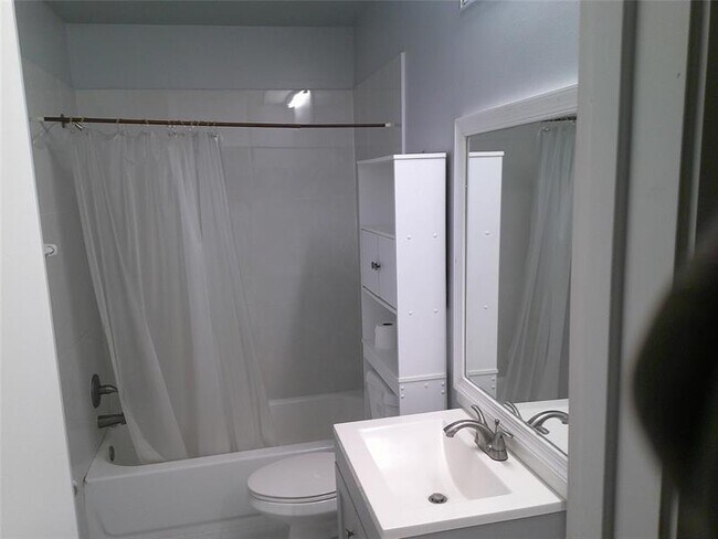 Building Photo - 4291 Coral Springs Dr