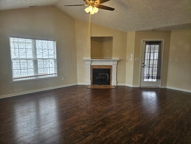 Building Photo - 3027 Tettenbury Dr