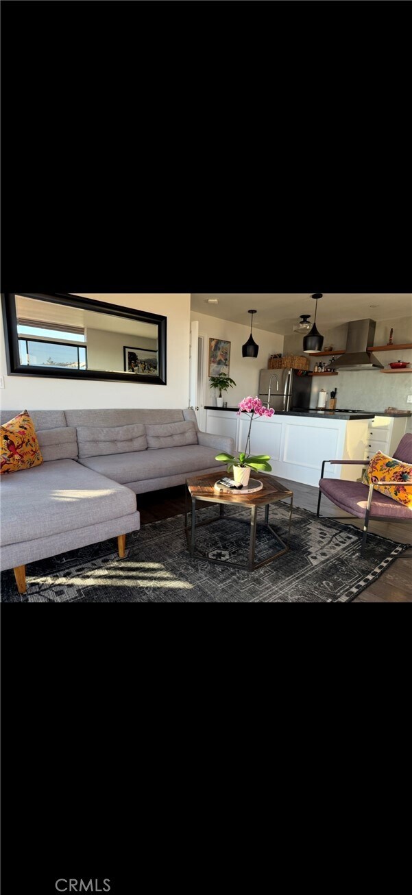 Building Photo - 290 La Brea St