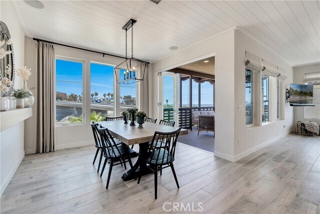 Building Photo - 1417 Doheny Way