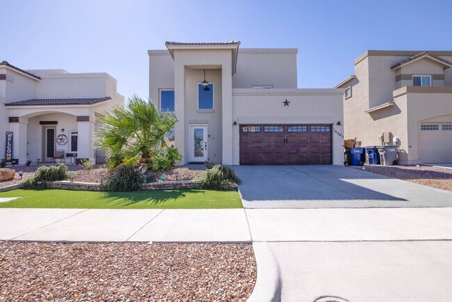 Building Photo - Beautiful East side House with 3 beds-2.5 ...
