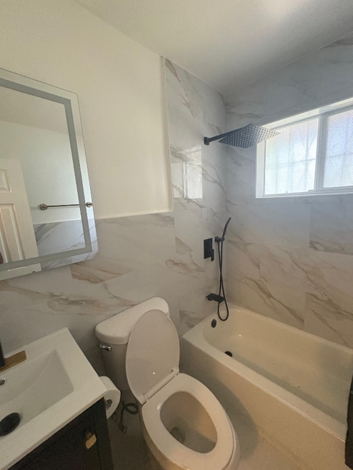 Building Photo - 1631 NW 114th St