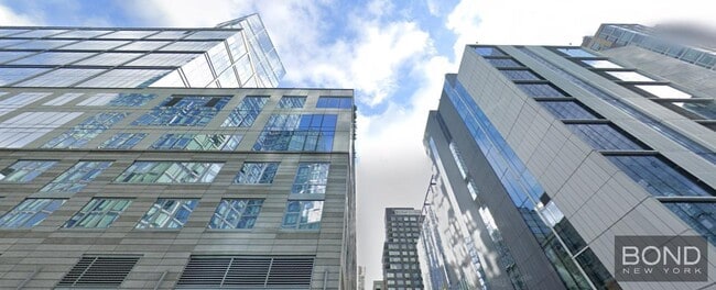 Primary Photo - 400 W 61st St