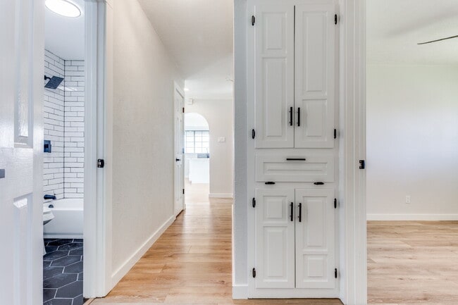 Building Photo - "Charming 3-Bedroom Home in Garland with 2 Full Baths and 1445 Sq Ft of Comfort!"