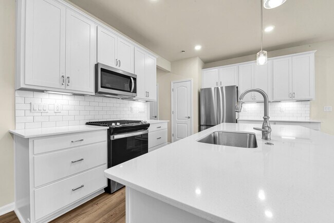 Building Photo - 104 Addison Cir
