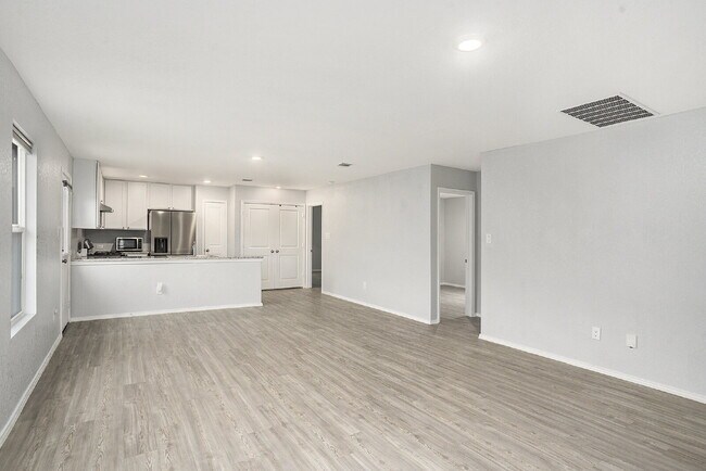 Building Photo - 419 De Herrera
