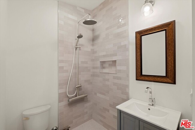 Building Photo - 5444 Cromer Pl