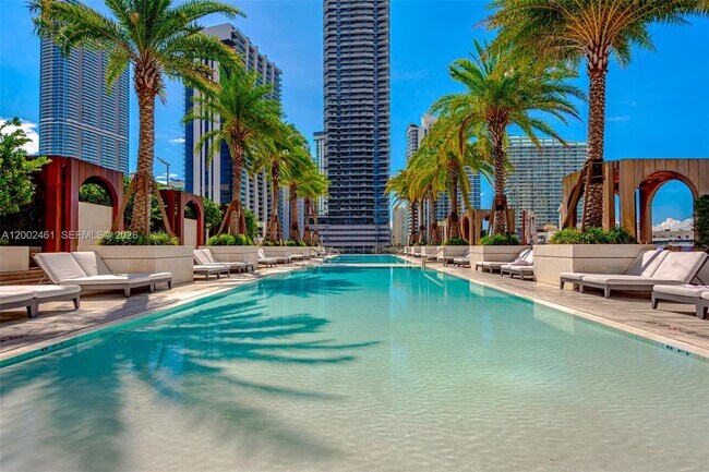 Building Photo - 801 S Miami Ave