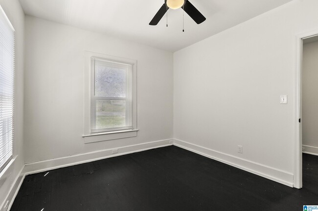Building Photo - 1101 7th Ave W