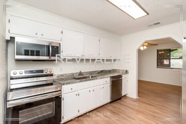 Building Photo - James Street Duplex