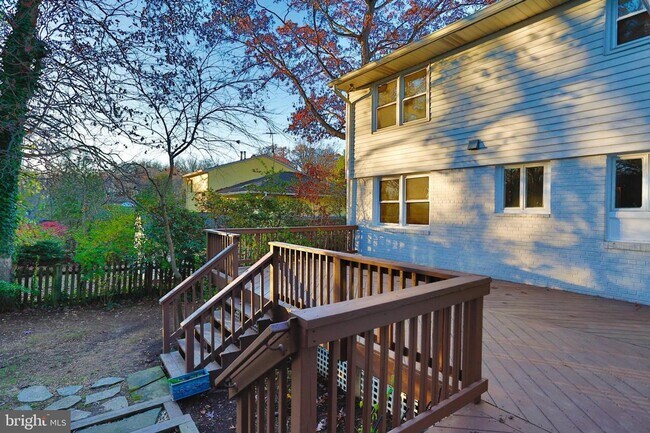 Building Photo - Wonderfull move-in ready property in a great Bethesda location