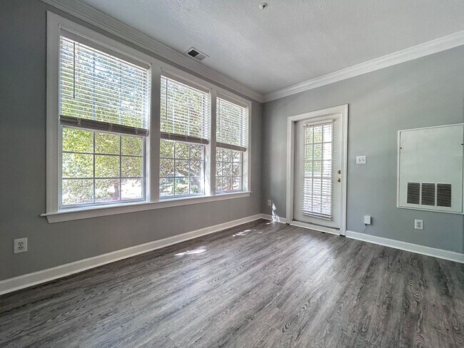 Building Photo - Gated community on the bay side of Shore Dr! "ASK ABOUT OUR ZERO DEPOSIT"