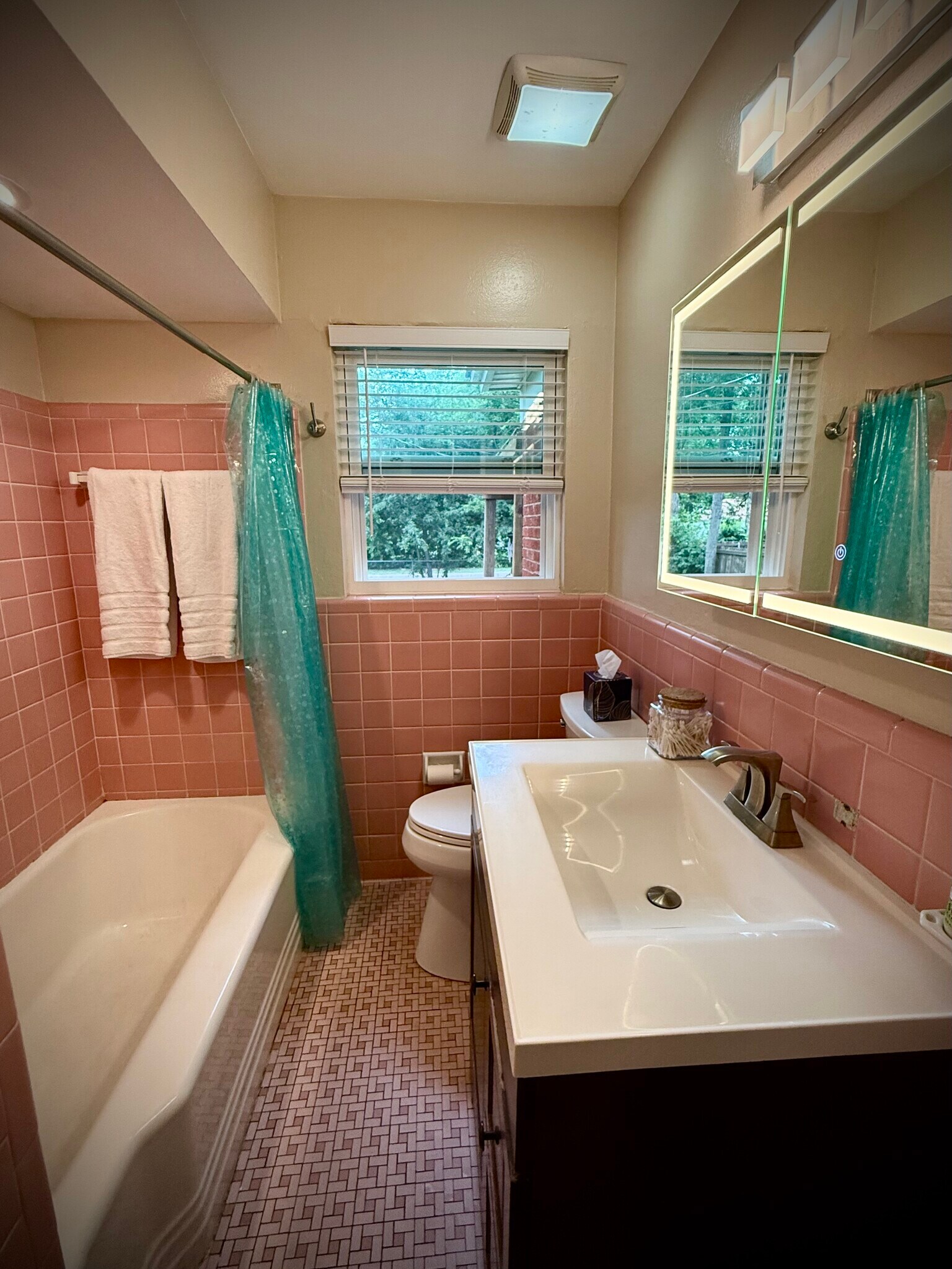 Building Photo - 10325 Newcombe Dr