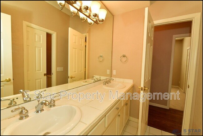 Building Photo - 6598 Eagle Ridge Dr