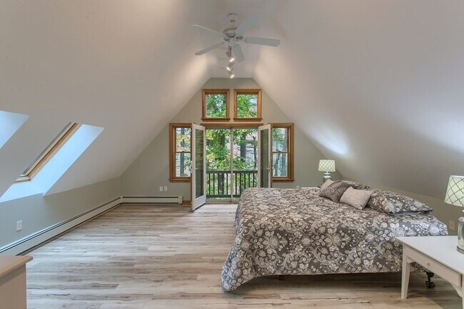 Building Photo - 291 Old Dunstable Rd