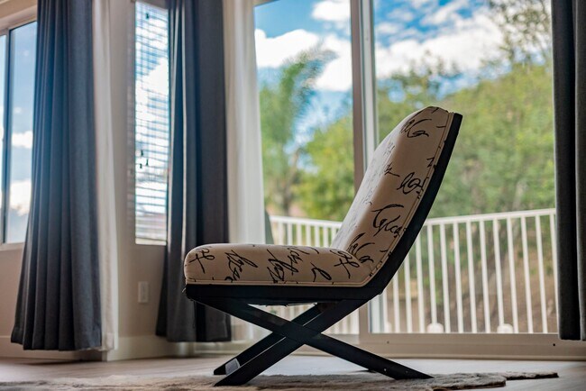 Building Photo - Fully Furnished! Prestige Luxury Single 5bed 3bath House