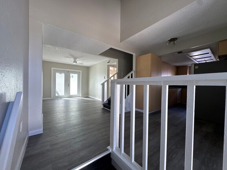 Building Photo - 7023 Oakwood Dr