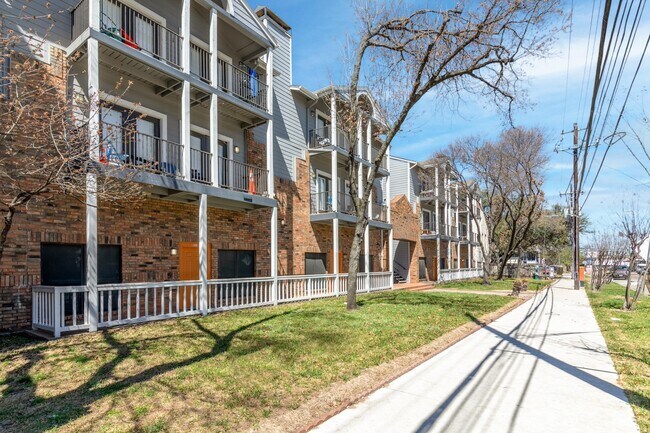Outside Patio - 2710 Nueces St